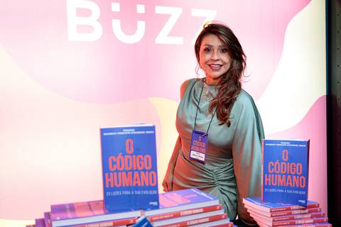 Evento de lançamento do livro O Código Humano com autores e convidados em São Paulo'