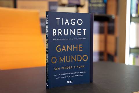 Evento lotado na Livraria Drummond durante lançamento do livro de Tiago Brunet'