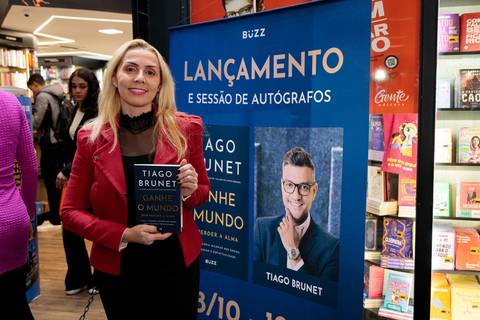 Evento lotado na Livraria Drummond durante lançamento do livro de Tiago Brunet'