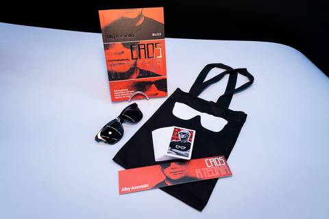 Sessão de autógrafos com Alby Azevedo durante lançamento do livro'