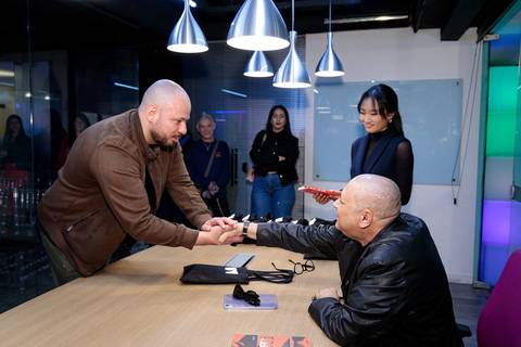 Sessão de autógrafos com Alby Azevedo durante lançamento do livro'