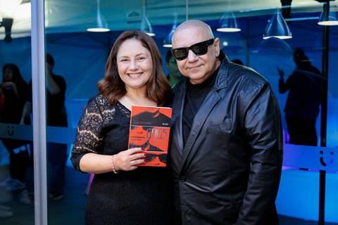 Sessão de autógrafos com Alby Azevedo durante lançamento do livro'