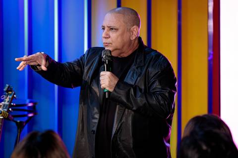 Sessão de autógrafos com Alby Azevedo durante lançamento do livro'