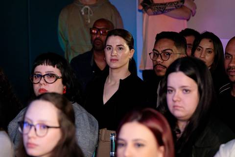 Sessão de autógrafos com Alby Azevedo durante lançamento do livro'