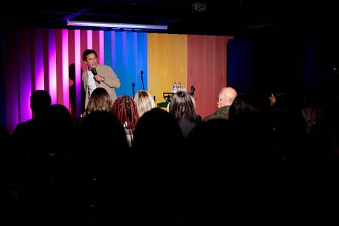 Sessão de autógrafos com Alby Azevedo durante lançamento do livro'