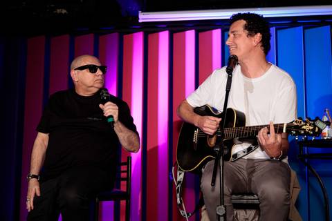 Sessão de autógrafos com Alby Azevedo durante lançamento do livro'