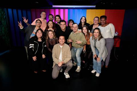 Sessão de autógrafos com Alby Azevedo durante lançamento do livro'