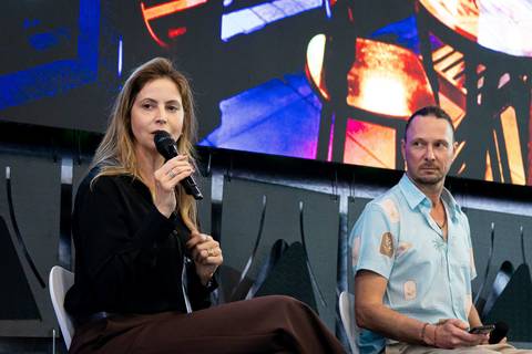 Apresentação de Daniella Soncine durante evento corporativo EXPOMAFE 2025'