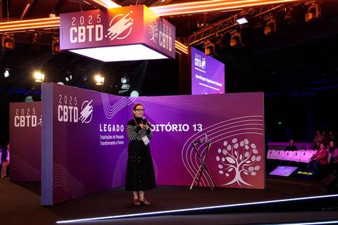 Apresentação de Vanessa Schrot durante congresso CBTD 2025 no Pro Magno'