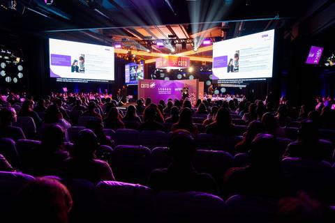 Apresentação de Vanessa Schrot durante congresso CBTD 2025 no Pro Magno'