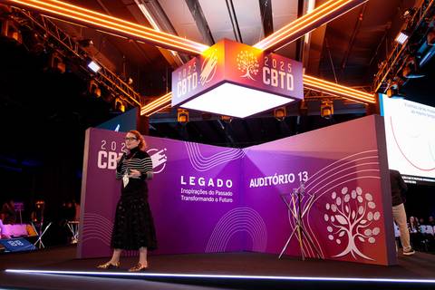 Apresentação de Vanessa Schrot durante congresso CBTD 2025 no Pro Magno'