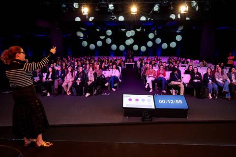 Apresentação de Vanessa Schrot durante congresso CBTD 2025 no Pro Magno'