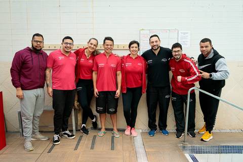 Alunos participam de competição de natação na Academia Inova'