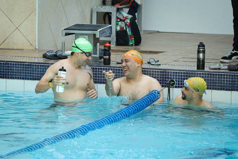 Alunos participam de competição de natação na Academia Inova'