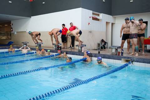 Alunos participam de competição de natação na Academia Inova'