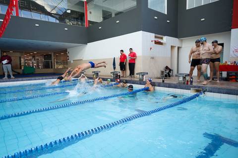Alunos participam de competição de natação na Academia Inova'