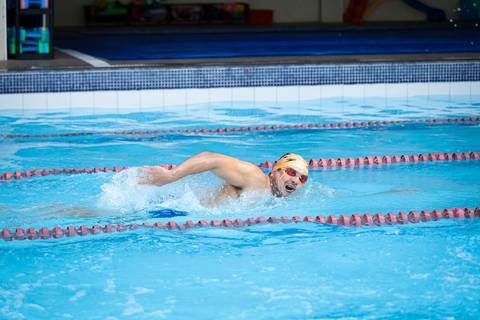 Alunos participam de competição de natação na Academia Inova'