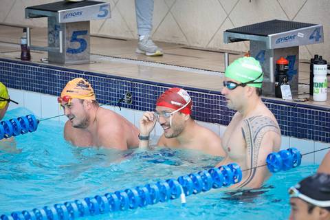 Alunos participam de competição de natação na Academia Inova'