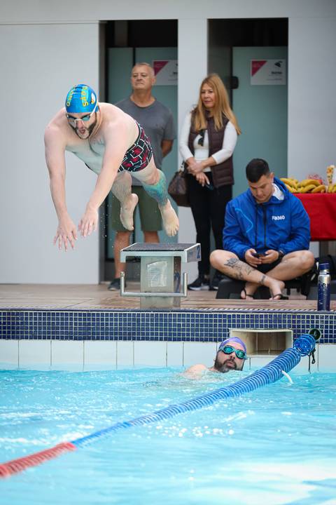 Alunos participam de competição de natação na Academia Inova'