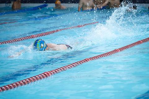 Alunos participam de competição de natação na Academia Inova'