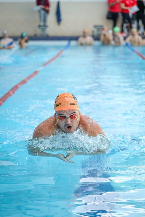 Alunos participam de competição de natação na Academia Inova'