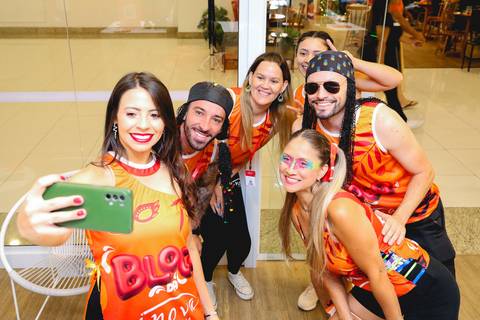 Aula de Fit Dance durante aulão de carnaval da Academia Inova Atrium'