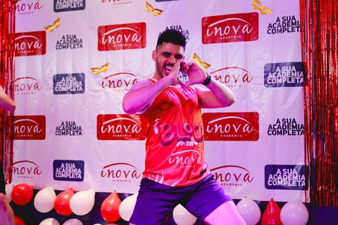 Aula de Fit Dance durante aulão de carnaval da Academia Inova Atrium'
