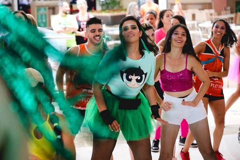 Aula de Fit Dance durante aulão de carnaval da Academia Inova Atrium'