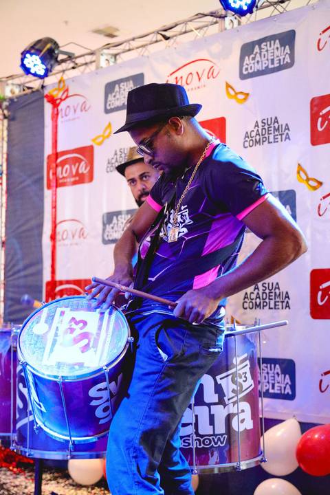 Aula de Fit Dance durante aulão de carnaval da Academia Inova Atrium'
