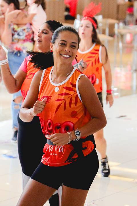 Aula de Fit Dance durante aulão de carnaval da Academia Inova Atrium'