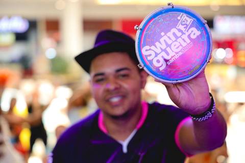 Aula de Fit Dance durante aulão de carnaval da Academia Inova Atrium'