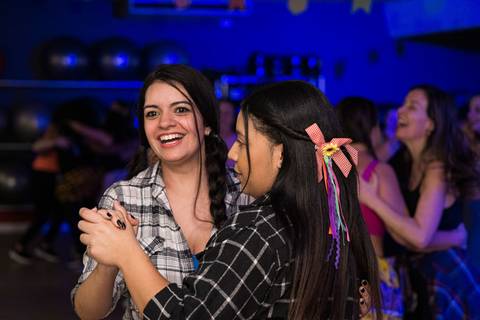 Aula de Fit Dance com tema de festa junina na Academia Inova São Caetano'