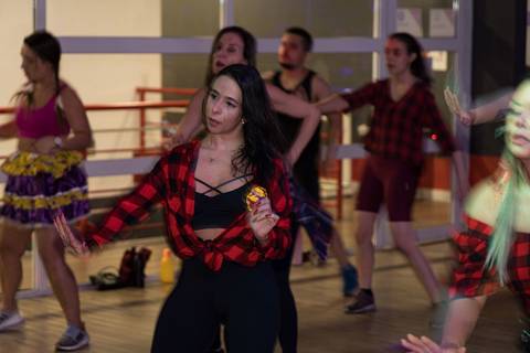 Aula de Fit Dance com tema de festa junina na Academia Inova São Caetano'