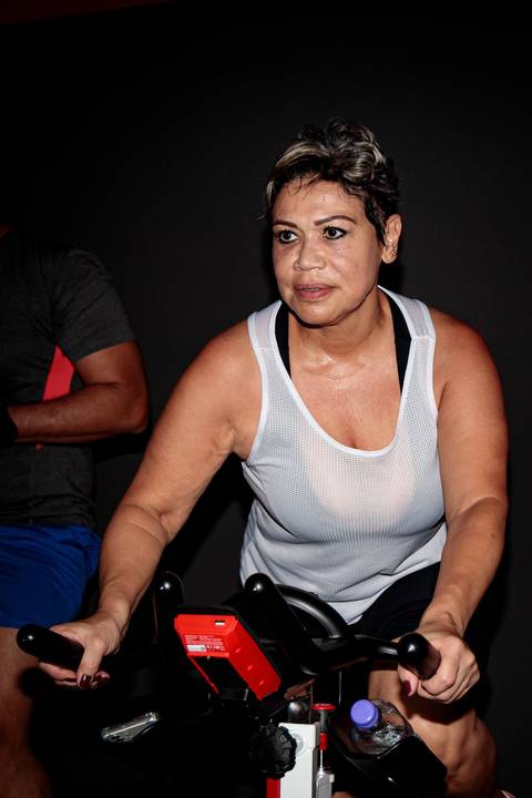 Aula de spinning no Studio Inova Cycle durante reinauguração da sala'