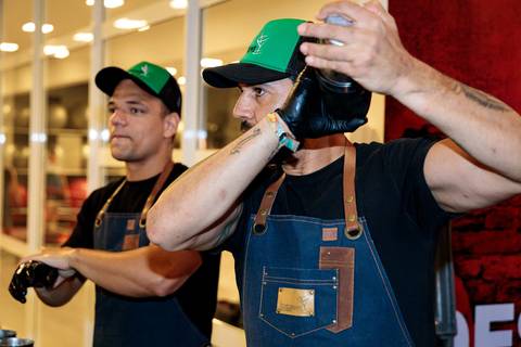 Aula de spinning no Studio Inova Cycle durante reinauguração da sala'