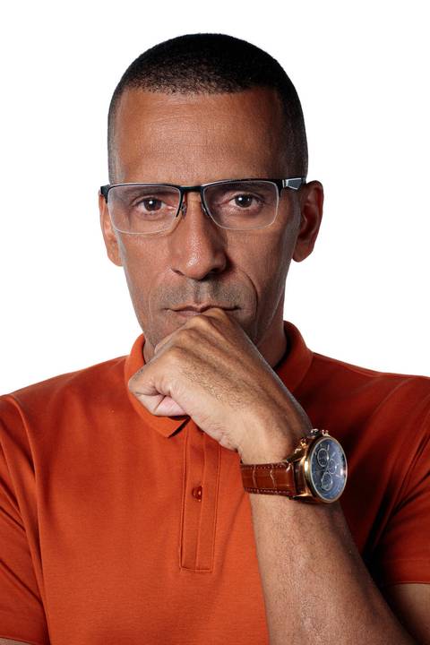 Imagem institucional de Rick Chesther para uso profissional'