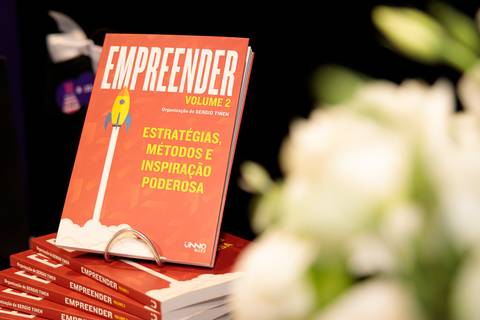 Sessão de autógrafos do livro Empreender Volume 2 em São Paulo'