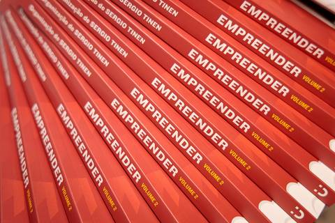 Sessão de autógrafos do livro Empreender Volume 2 em São Paulo'