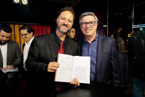 Sessão de autógrafos do livro Empreender Volume 2 em São Paulo'