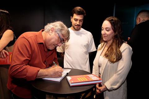 Sessão de autógrafos do livro Empreender Volume 2 em São Paulo'