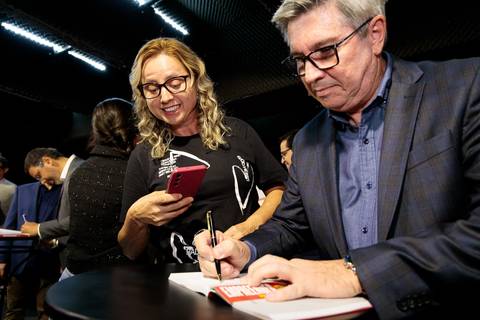 Sessão de autógrafos do livro Empreender Volume 2 em São Paulo'