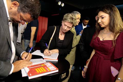 Sessão de autógrafos do livro Empreender Volume 2 em São Paulo'
