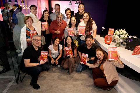 Sessão de autógrafos do livro Empreender Volume 2 em São Paulo'