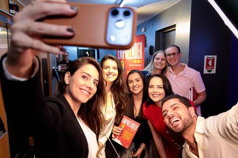 Sessão de autógrafos do livro Empreender Volume 2 em São Paulo'