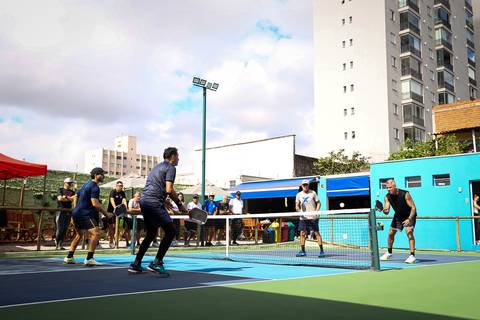 Partida de pickleball na Mixed Double Sports no bairro do Ipiranga'