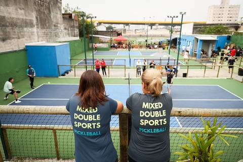 Partida de pickleball na Mixed Double Sports no bairro do Ipiranga'