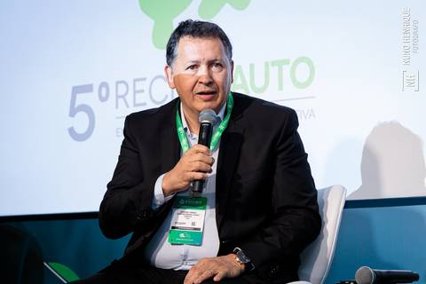Representante da ABDI durante palestra no ReciclaAuto 2026'