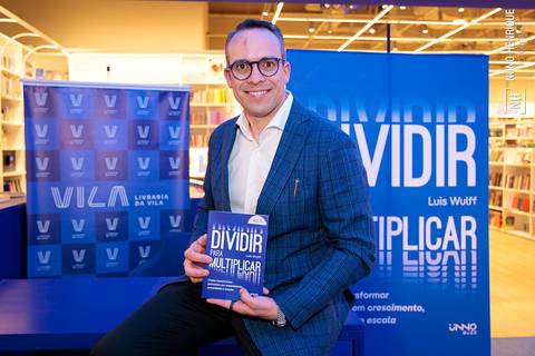 Luis Wulff no lançamento do livro Dividir para Multiplicar na Livraria da Vila'