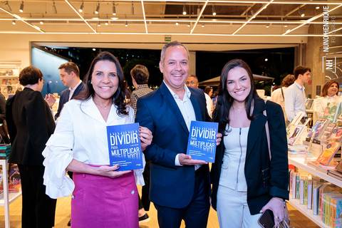 Público no lançamento do livro Dividir para Multiplicar da Unno Editora'
