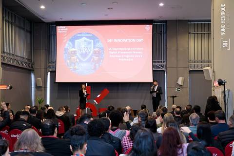 Evento corporativo da Claro sobre IA e segurança digital em São Paulo'